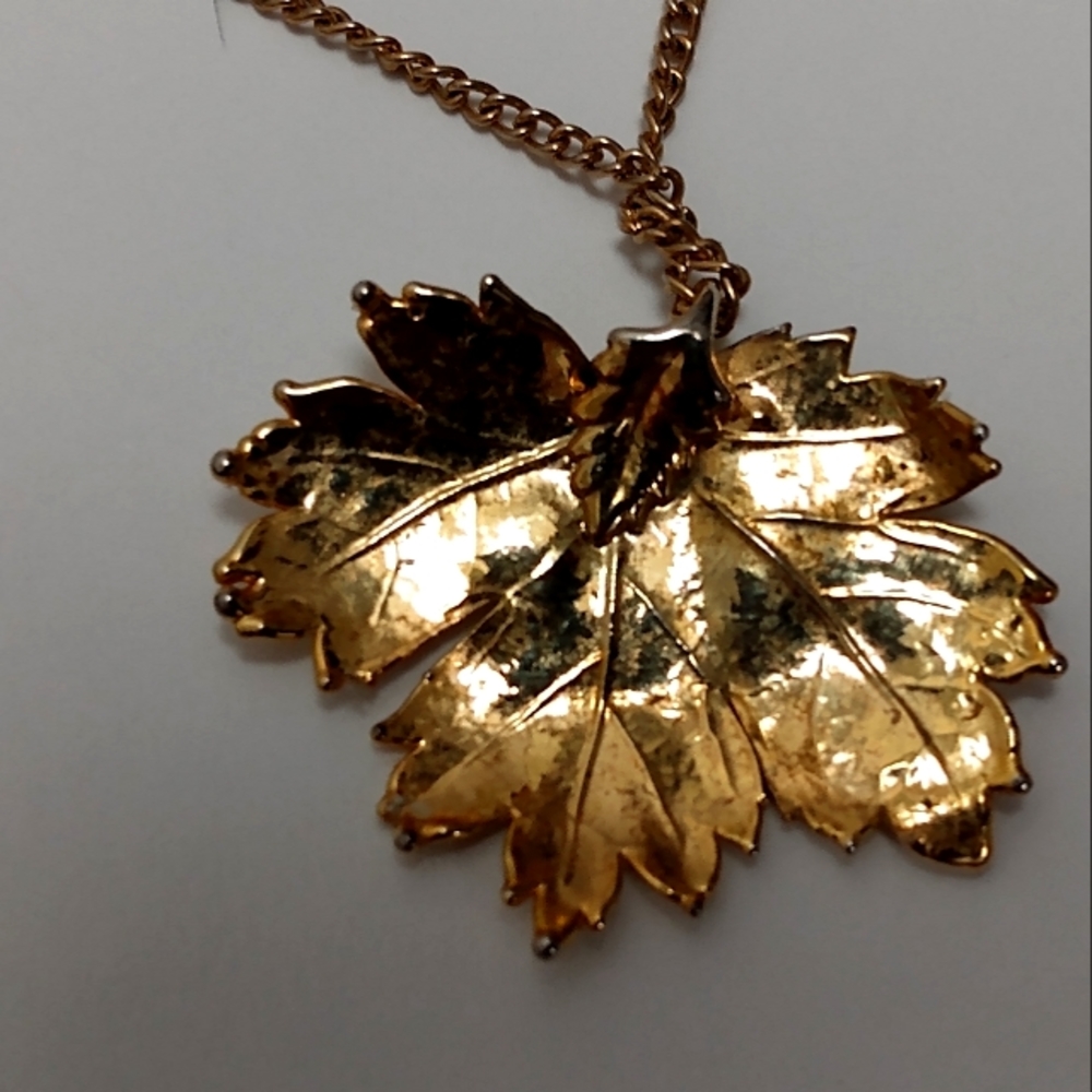 Necklace golden